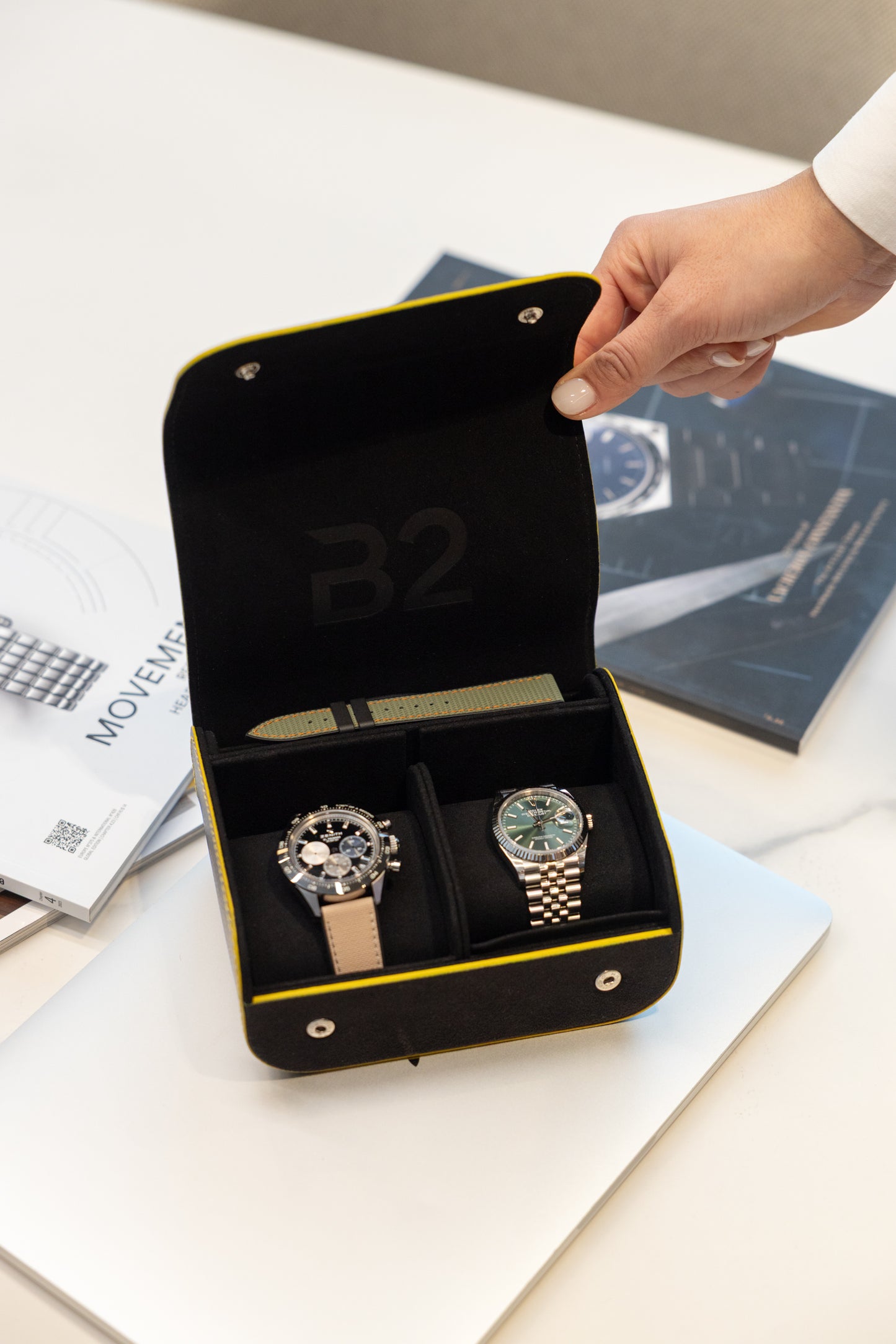 Écrin de voyage alcantara noir et jaune