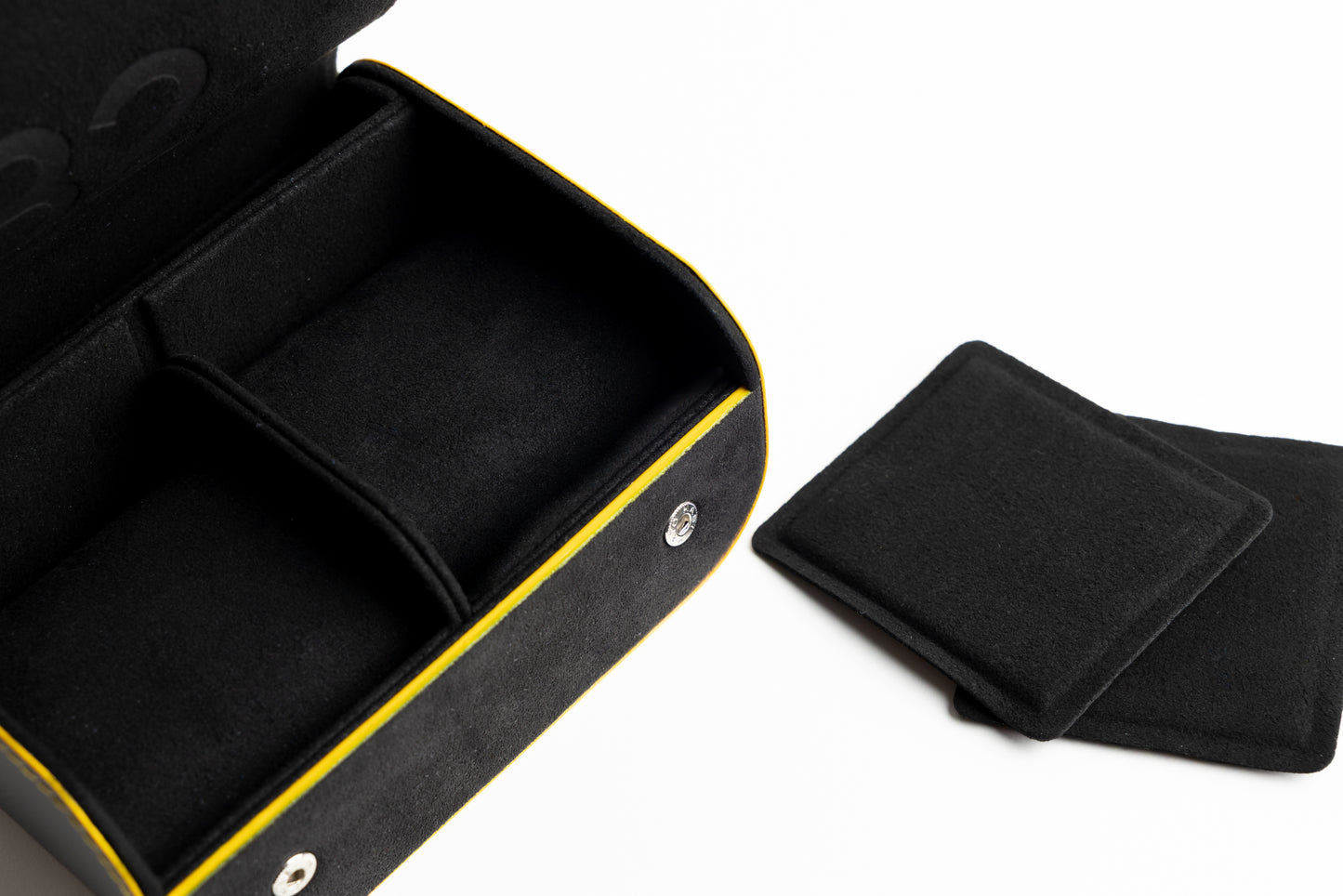 Écrin de voyage alcantara noir et jaune